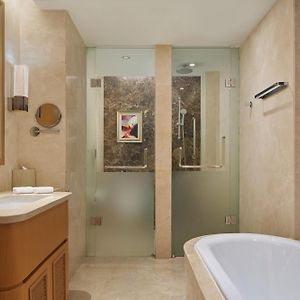 Full Seaview Family Suite